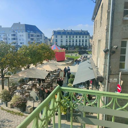 Studio Balcon De La Place Dinan Bagian luar foto