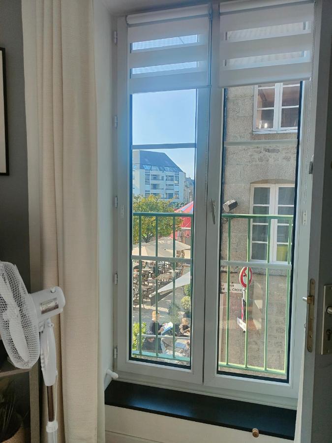 Studio Balcon De La Place Dinan Bagian luar foto